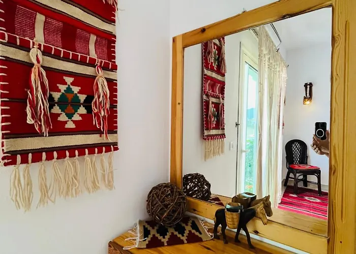 Sea & Mountain View Retreat -